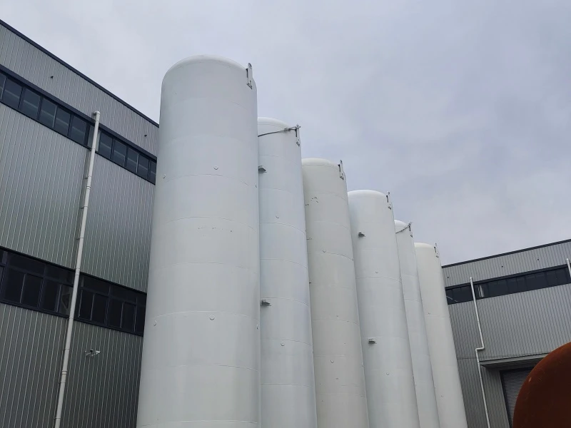 Резервуар для зберігання рідкого природного газу